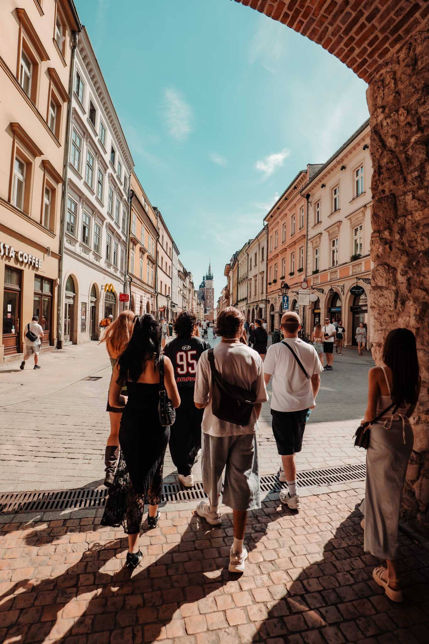 Krakow History Walking Tour with Drink and Polish Snack - experience photo 3