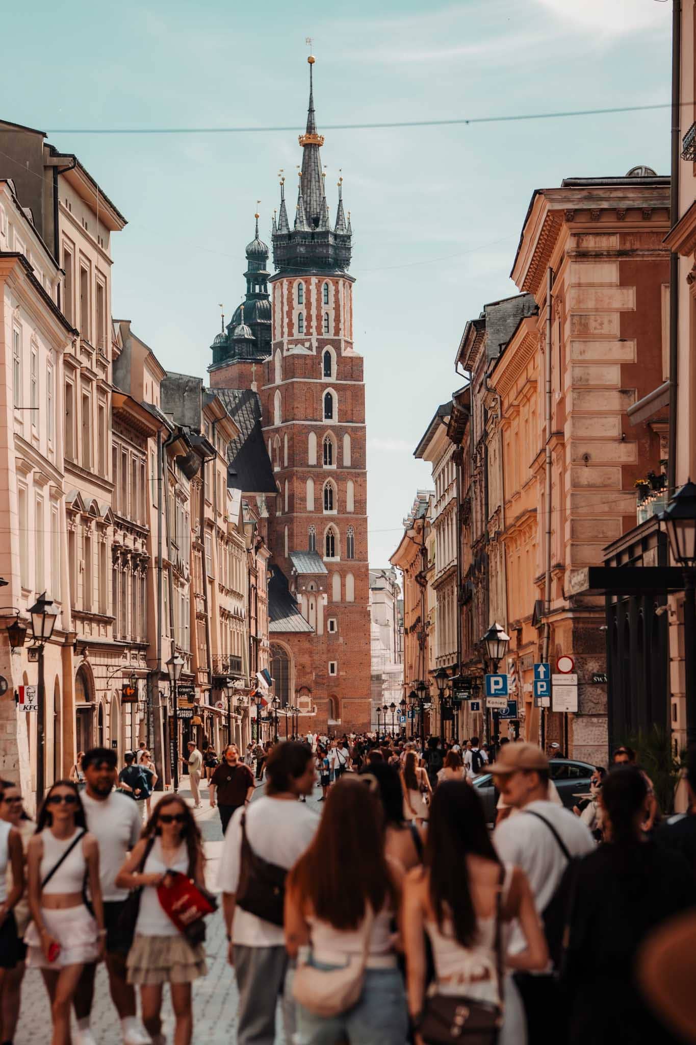 Krakow History Walking Tour with Drink and Polish Snack - experience photo 5