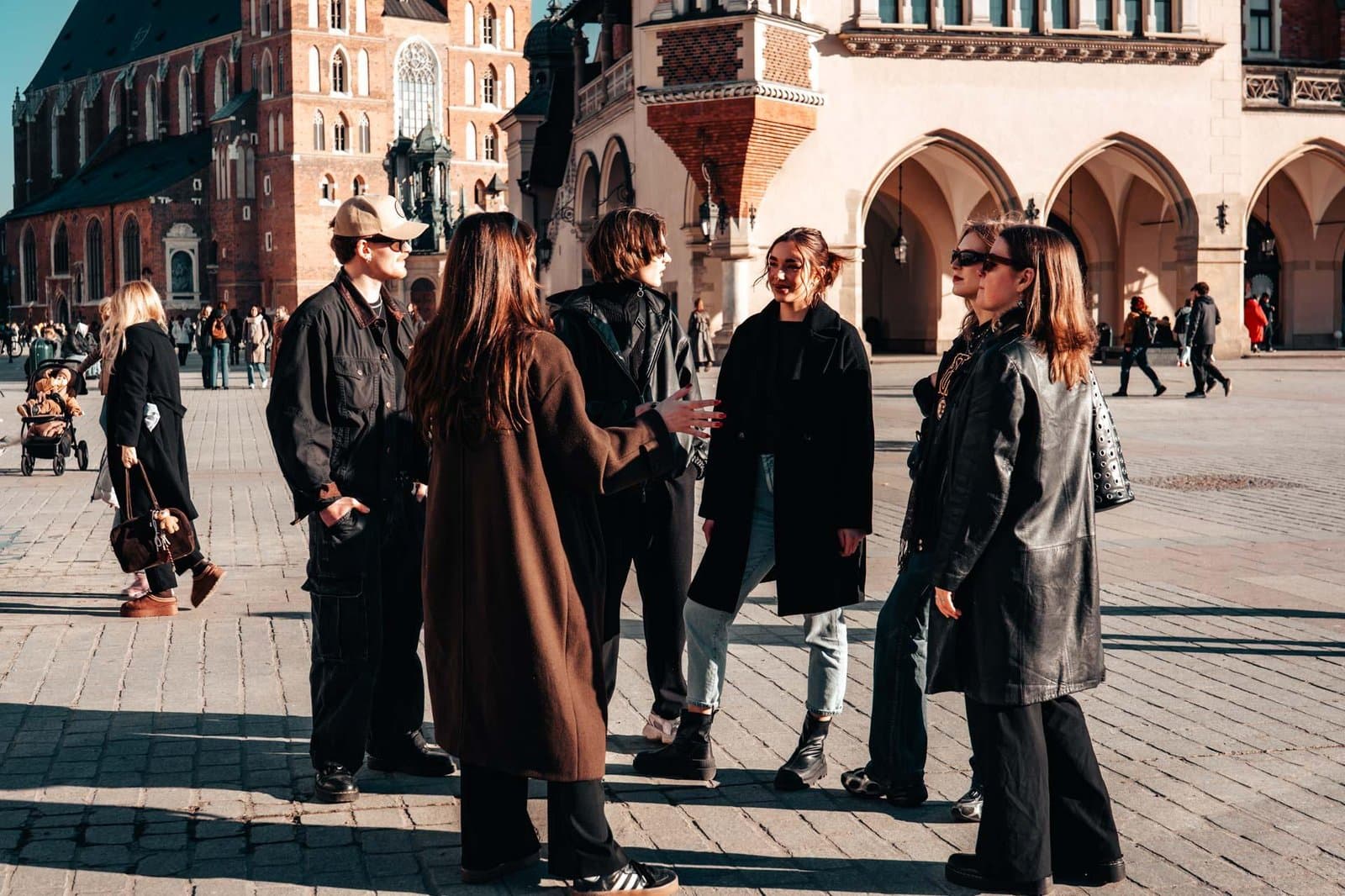 Krakow History Walking Tour with Drink and Polish Snack image 3