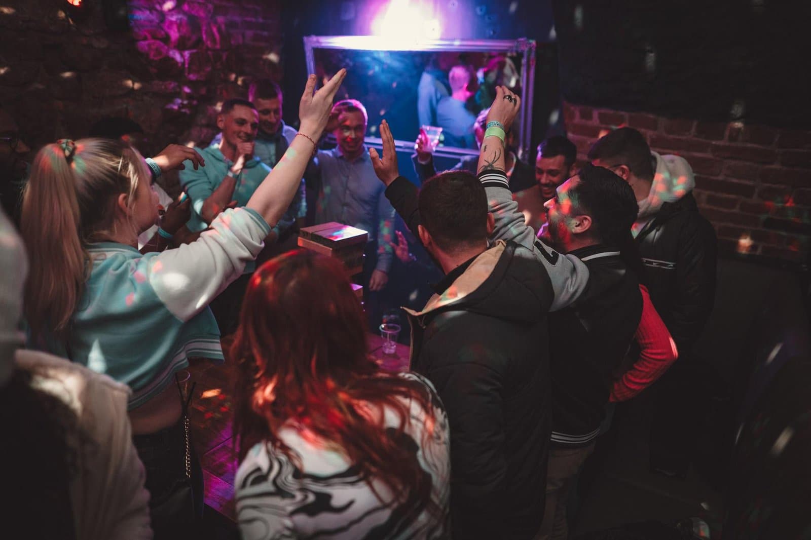Krakow Stag Party Limo Package with Open Bar & Club Entry image 3