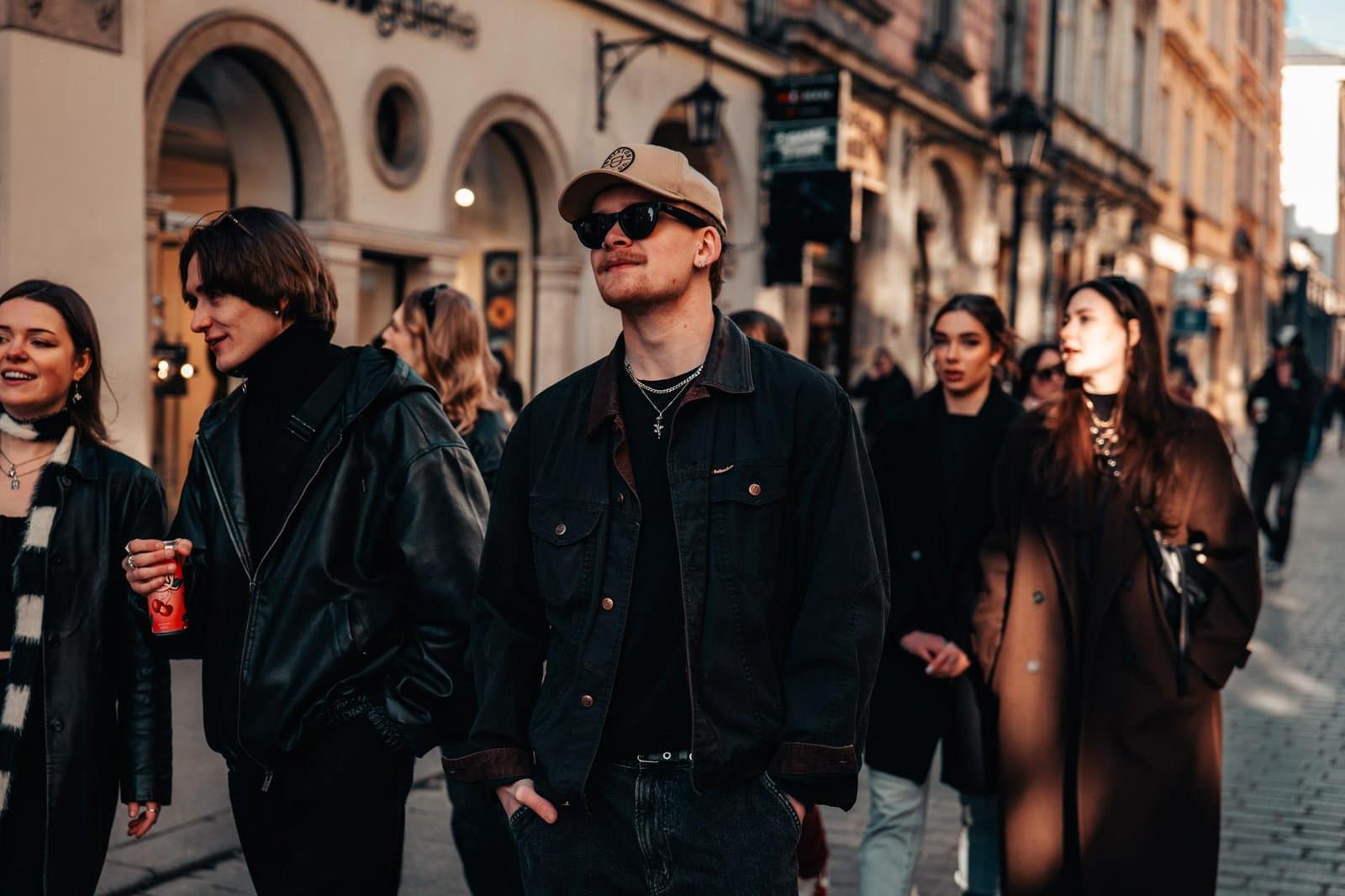 Krakow History Walking Tour with Drink and Polish Snack moment