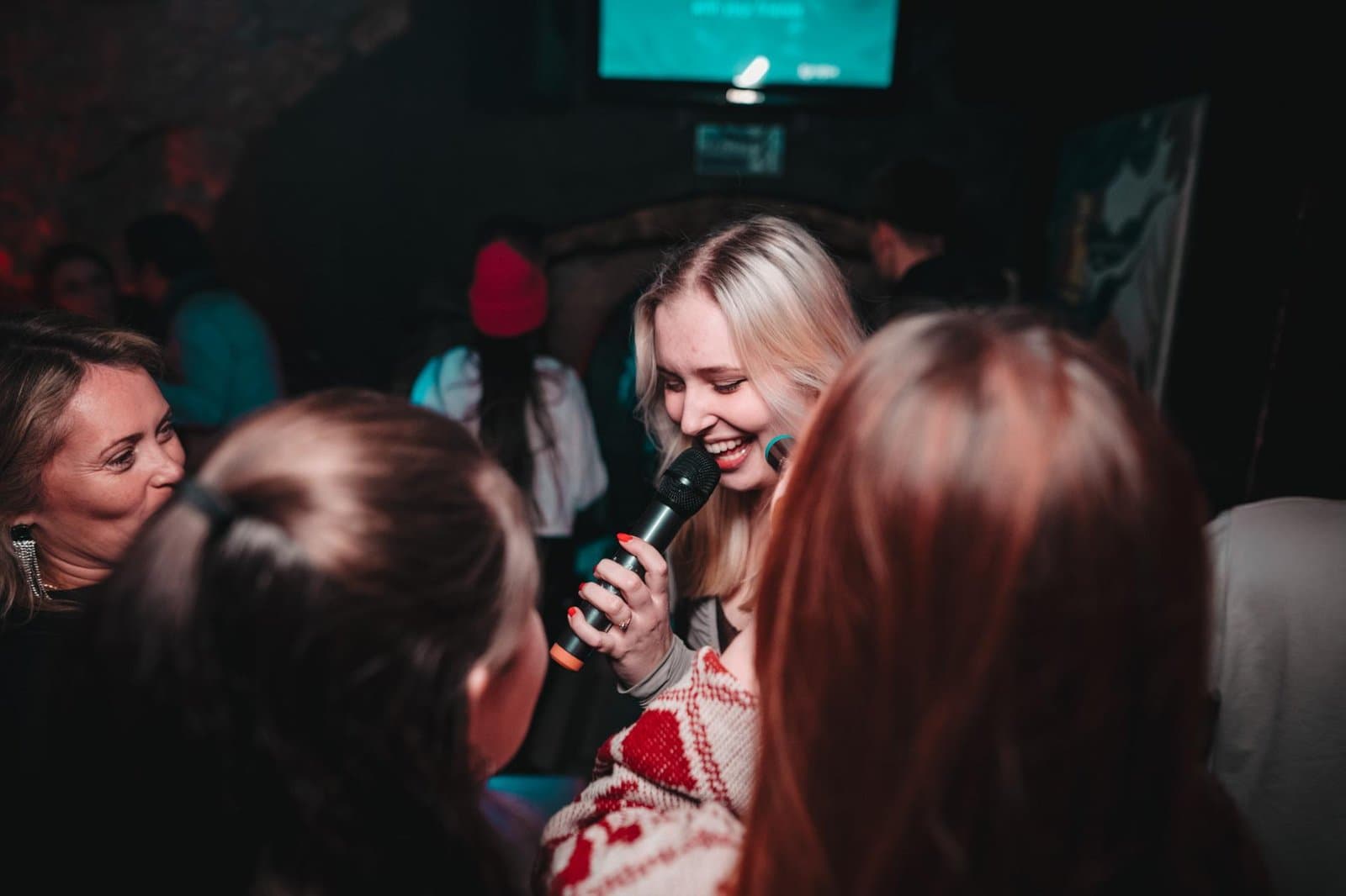 Krakow Pub Crawl with 1 Hour of Unlimited Drinks atmosphere